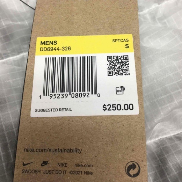 Nike Sportswear Puffer Jacket - Picture 6 of 6